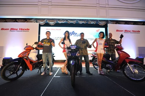 Pic 3 - Models with the All-New Wave 110