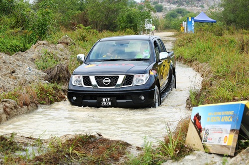A Shell Helix contest finalist taking a Nissan Navarra through a water hazard_5