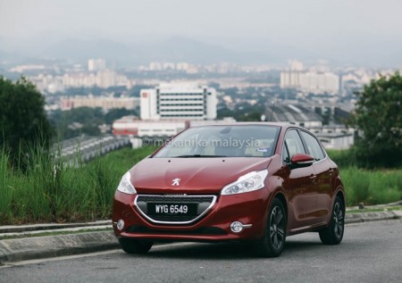PEUGEOT 208 (2)
