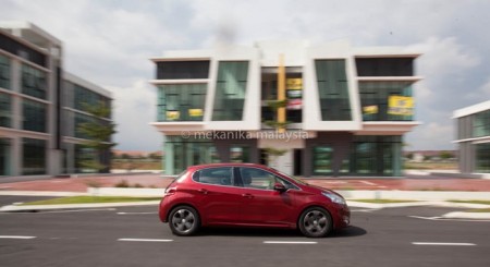 PEUGEOT 208 (25)
