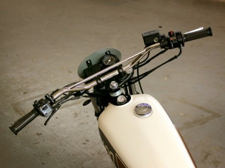 Yamaha-SR400-Homage-mekanika (1)