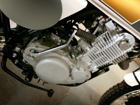 Yamaha-SR400-Homage-mekanika (7)