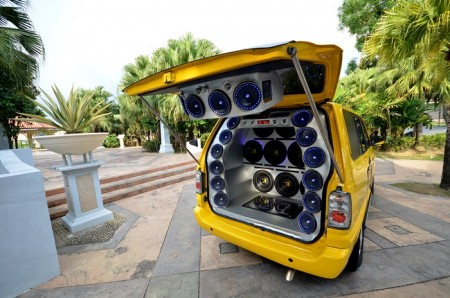 Toyota-Unser-Kole-Audio-mekanika (17)