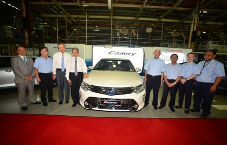 Toyota-Camry-Hybrid-CKD-line-mekanika (2)