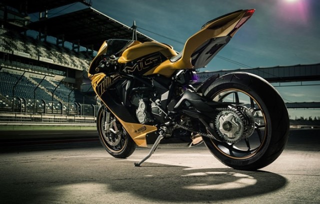 MV-Agusta-F3-800-Mercedes-AMG-GT-mekanika (6)
