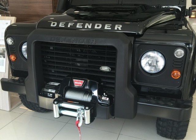 Land-Rover-Defender-Limited-Edition-mekanika (5)