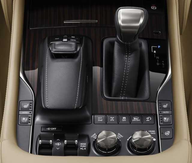 Lexus-LX570-2015-mekanika (24)