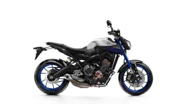 2016-Yamaha-MT-09-EU-Race-Blu-Studio-002