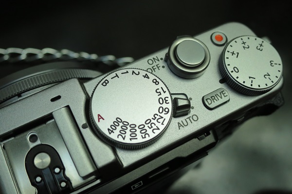 FUJIFILM-X70-2016-mekanika (6)