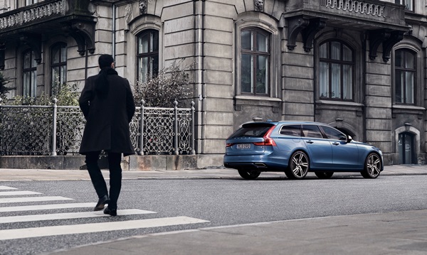 2017-Volvo-S90-V90-R-Design-mekanika (3)